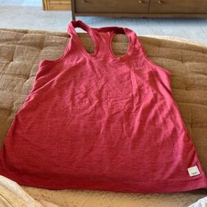 VUORI Women’s Racerback Tank Top - Red